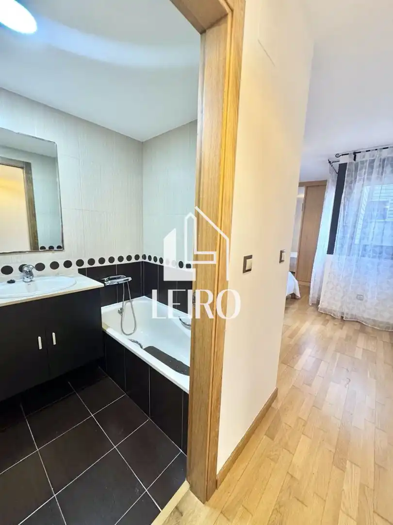 Baño de Apartamento en venta en Vilagarcía de Arousa con Calefacción, Terraza y Trastero