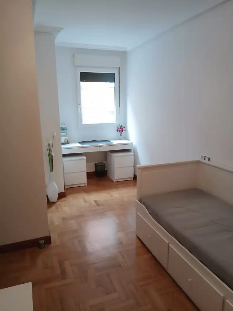 Schlafzimmer von Wohnung zur Miete in Gijón  mit Heizung und Parkett