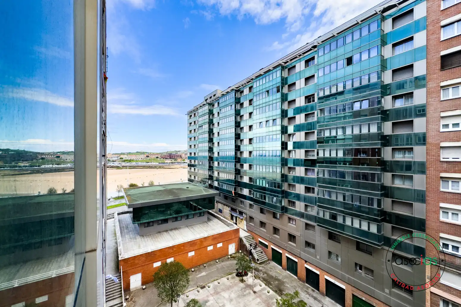 Vista exterior de Piso en venta en Gijón  con Parquet y Terraza