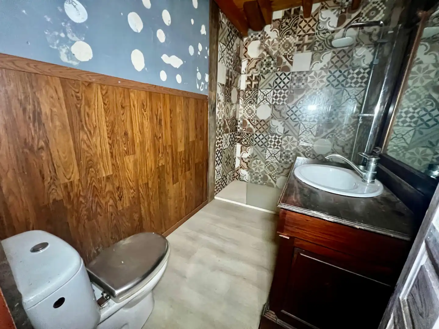 Baño de Edificio en venta en Valle de Valdelucio