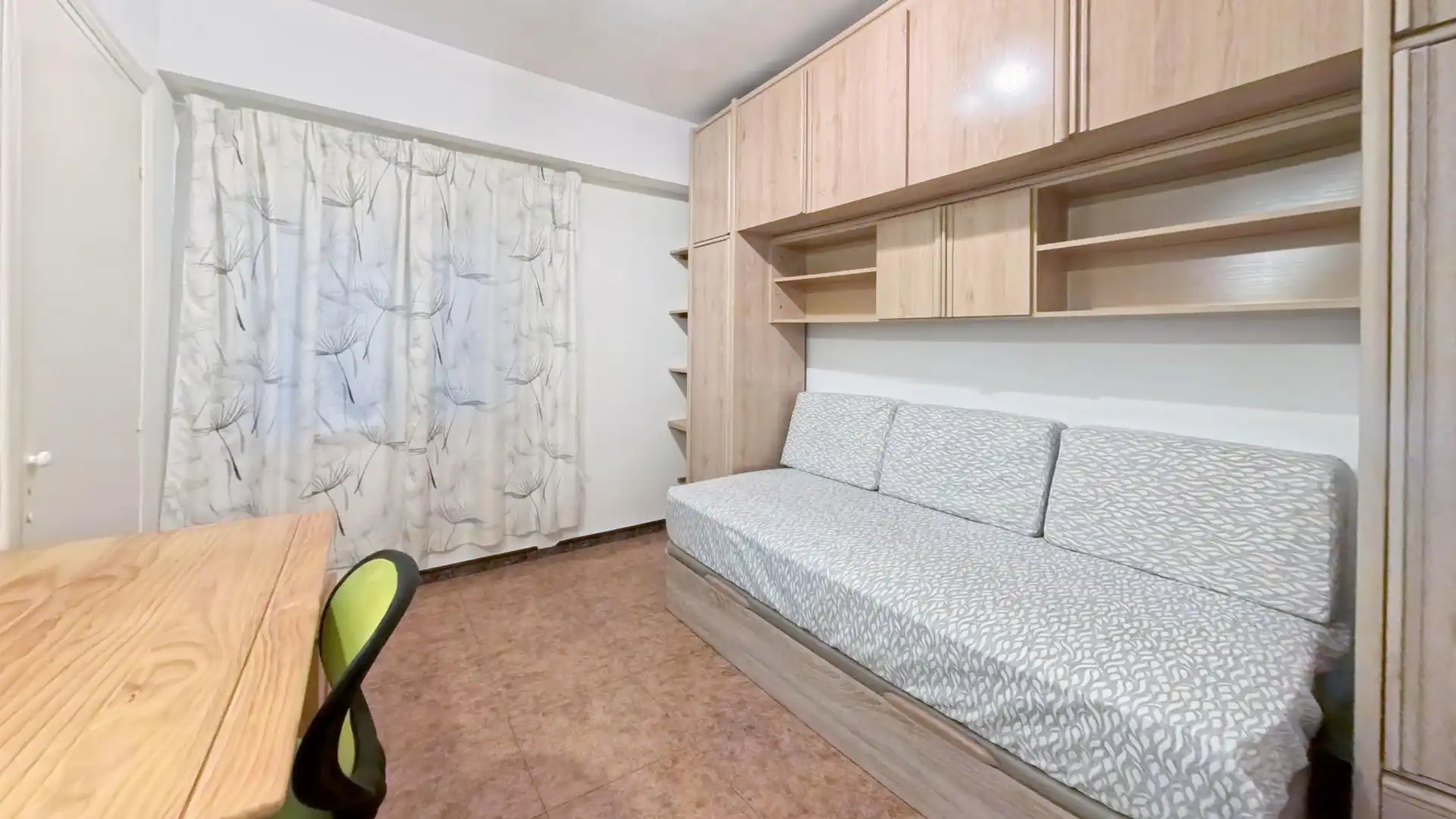 Appartamento con terrazza in affitto a Carrer de Pere Martell, imagen 12