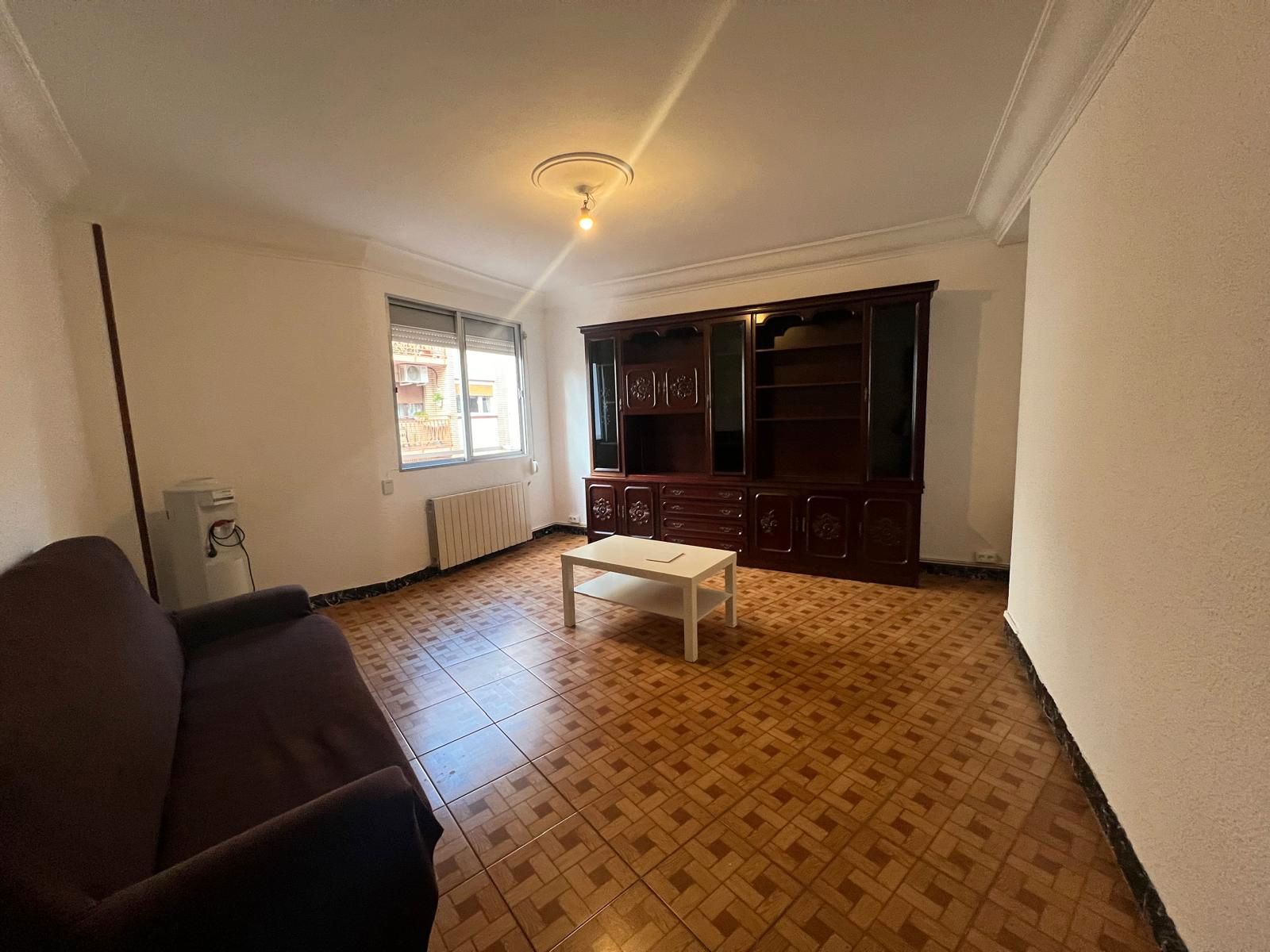 Living room of Flat for sale in  Zaragoza Capital  with Oven and Washing machine