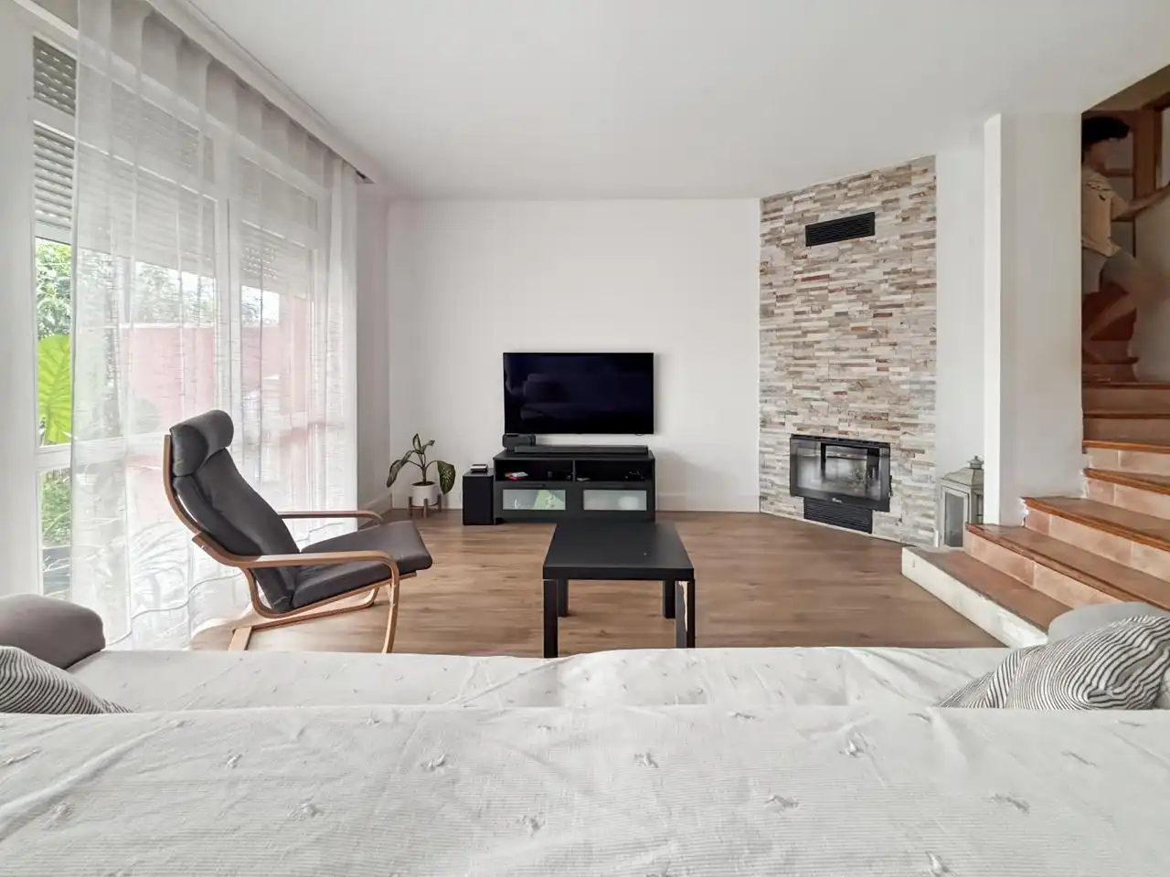 Sala d'estar de Casa o xalet en venda en Collado Mediano amb Aire condicionat, Terrassa i Piscina comunitària