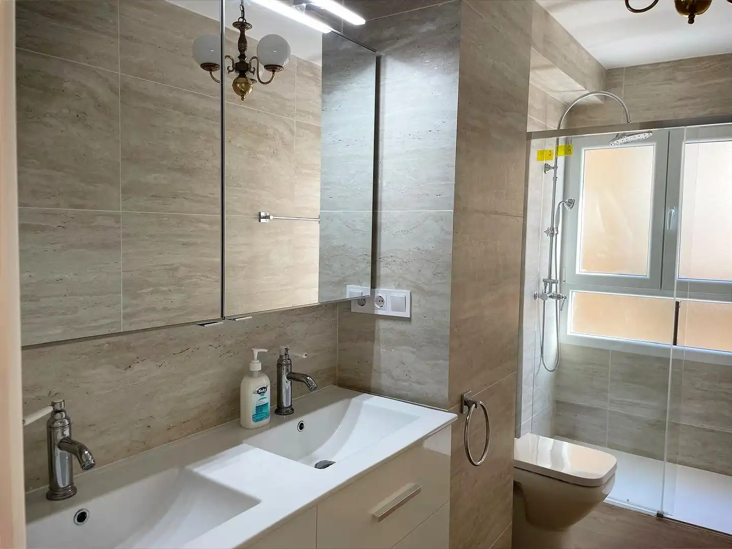 Badezimmer von Wohnungen zum Verkauf in Torrevieja mit Klimaanlage, Heizung und Möbliert