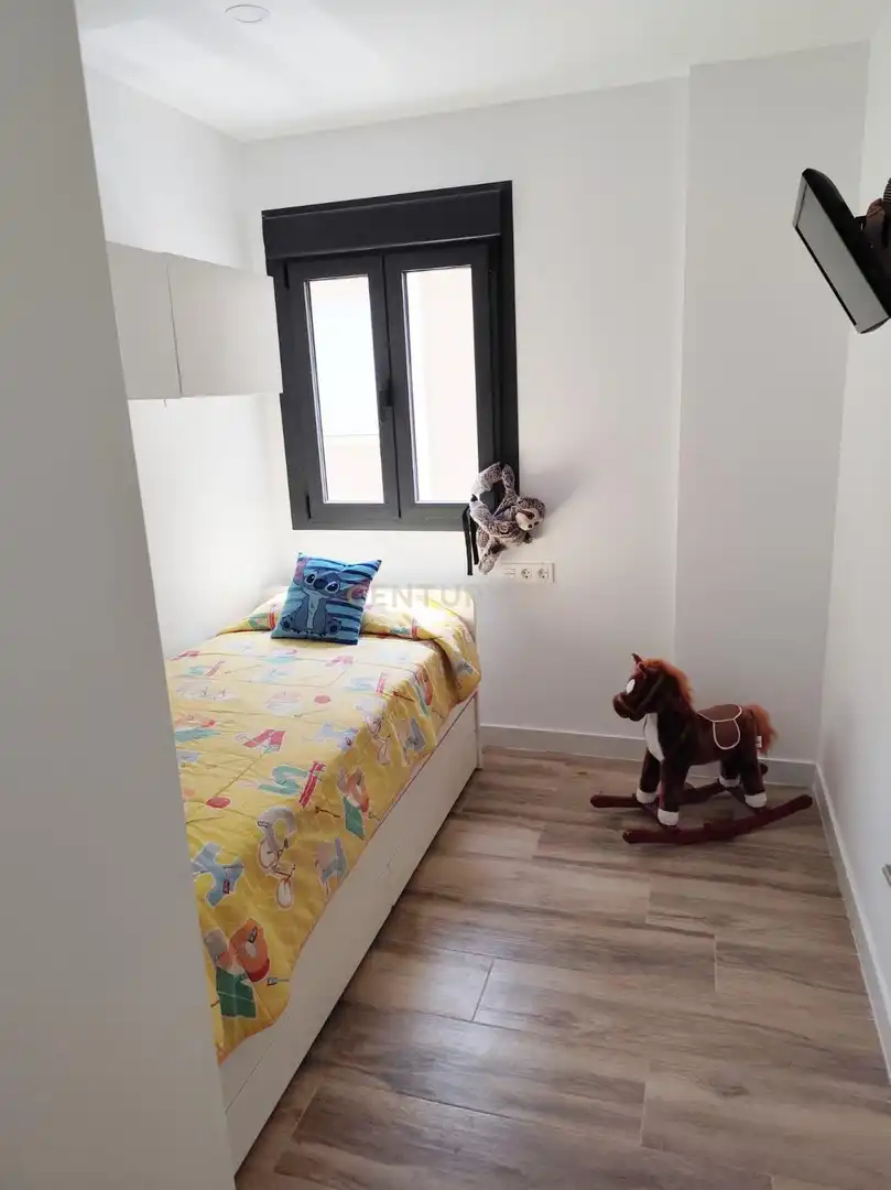 Schlafzimmer von Wohnungen zur Miete in Fuengirola mit Klimaanlage, Ofen und Waschmaschine