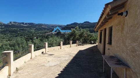 Casa de campo reformada con 12.000m2 de parcela de olivos en Confrides, immagine 2