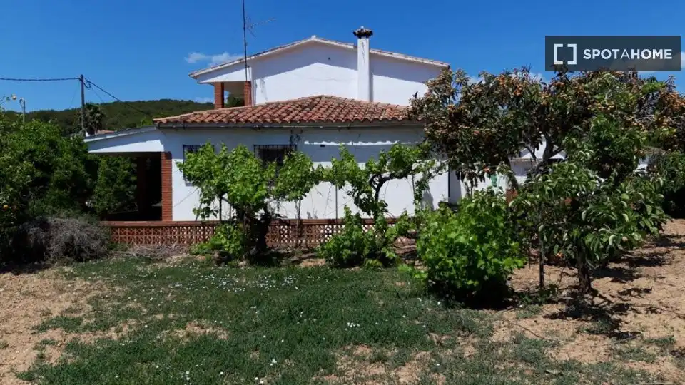 Exterior view of Flat for share in Vilanova i la Geltrú  with Air Conditioner, Heating and Terrace