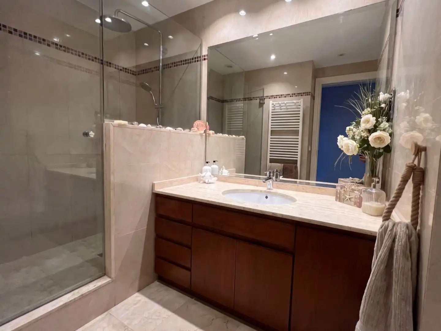 Badezimmer von Wohnung zum Verkauf in Gavà mit Klimaanlage und Terrasse