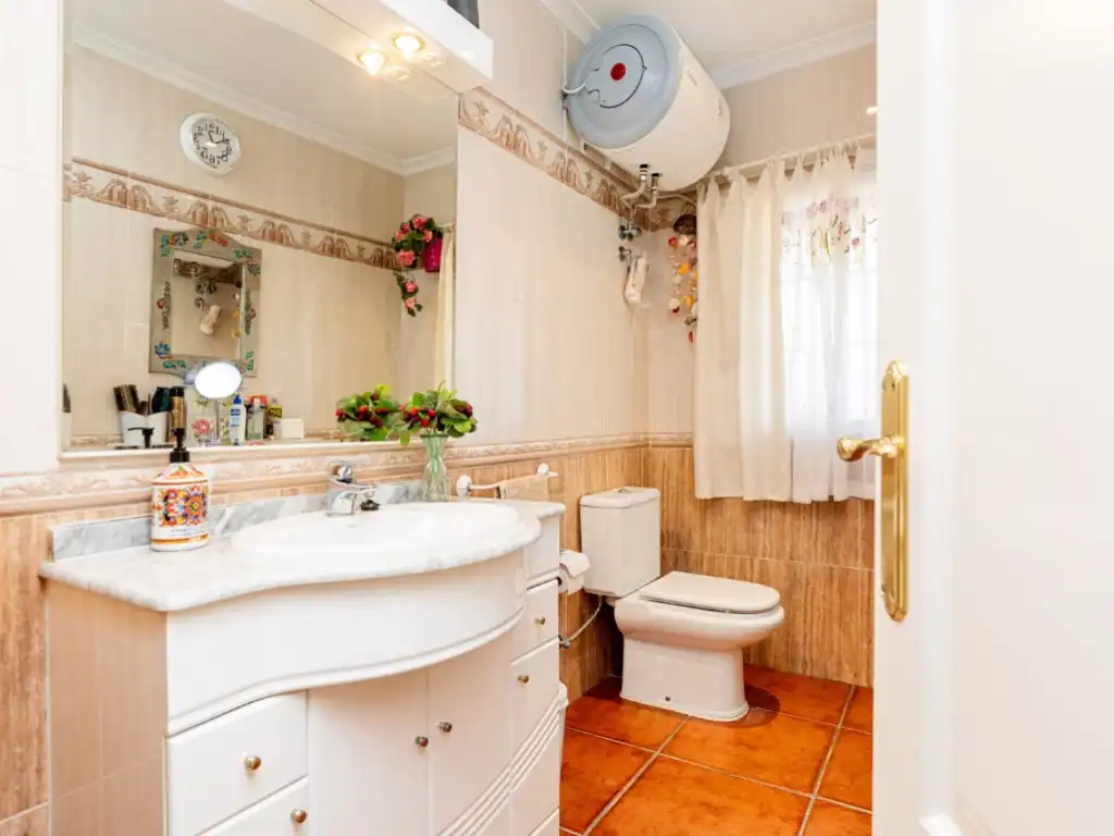 Baño de Casa o chalet en venta en Espinoso del Rey con Terraza, Piscina y Amueblado