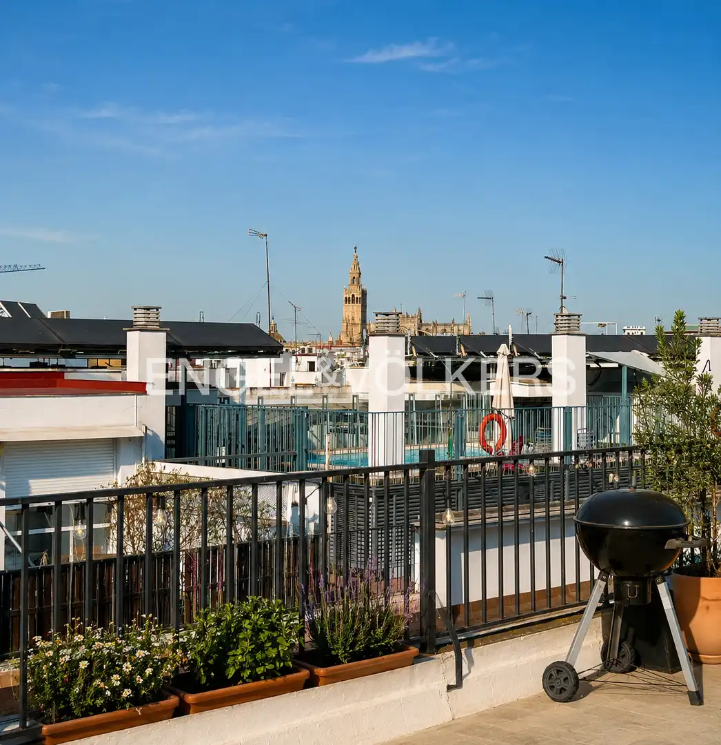 Exterior view of Attic for rent in Sevilla  with Air Conditioner, Heating and Terrace