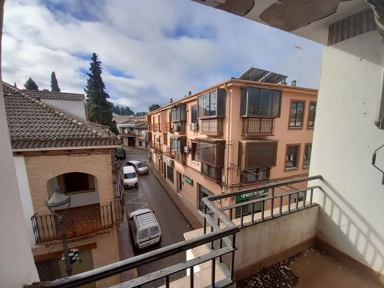 Vista exterior de Pis en venda en Arjona amb Terrassa i Balcó