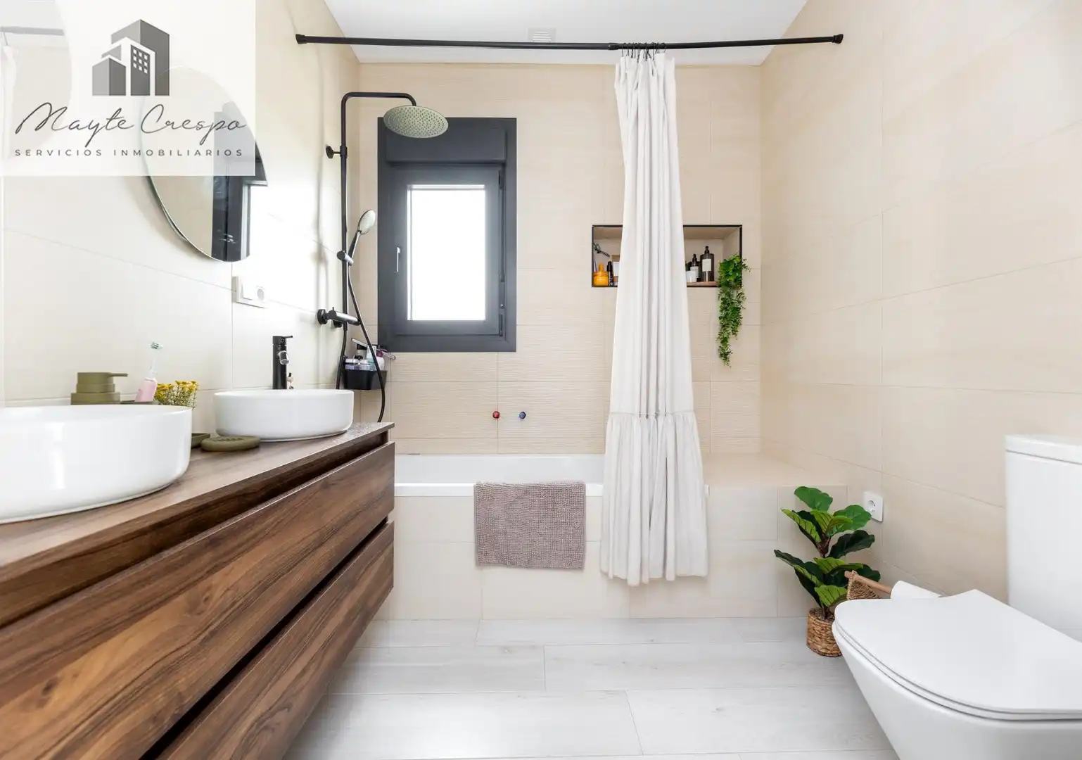 Baño de Casa o chalet en venta en La Zubia con Terraza y Piscina