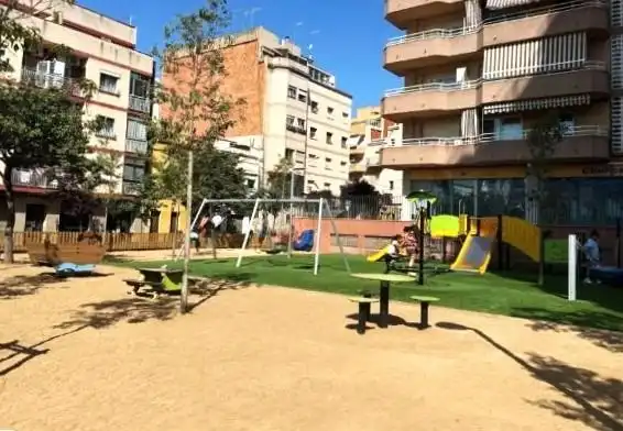 Vista exterior de Piso en venta en L'Hospitalet de Llobregat con Aire acondicionado, Amueblado y Alarma