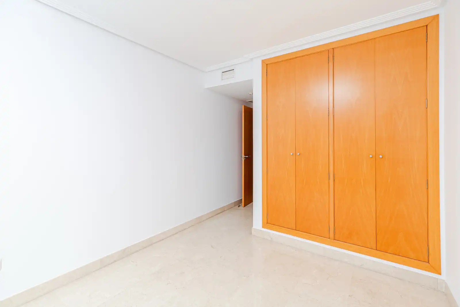 Piso en venta en Alicante / Alacant con Aire acondicionado, Terraza y Trastero
