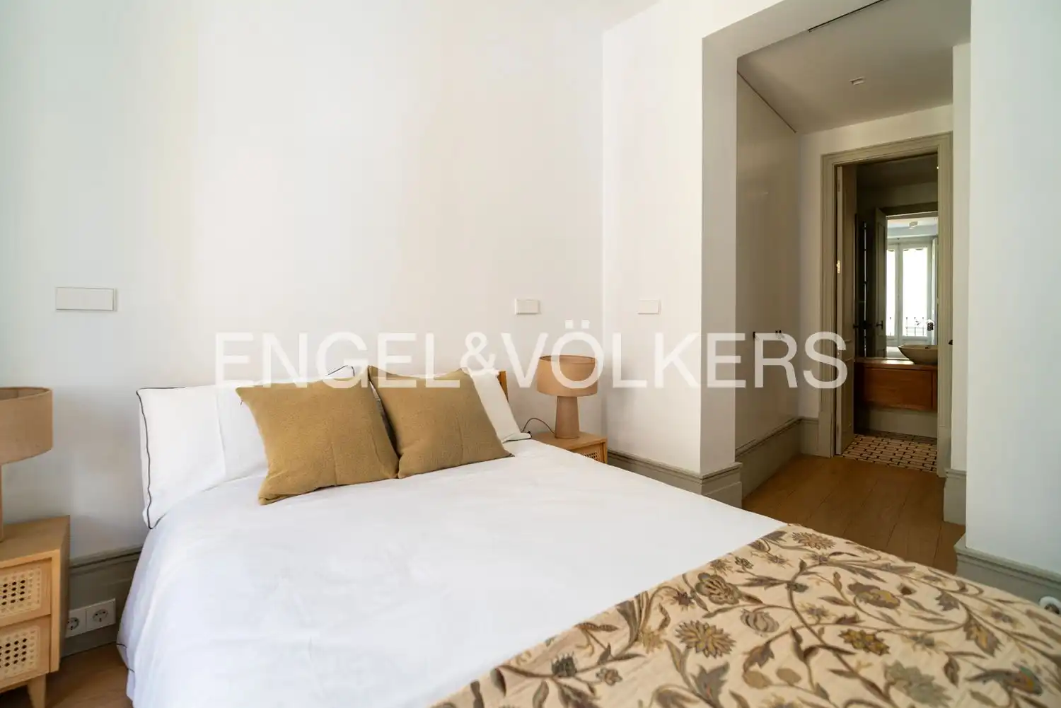 Schlafzimmer von Wohnung zur Miete in Madrid mit Klimaanlage, Heizung und Möbliert