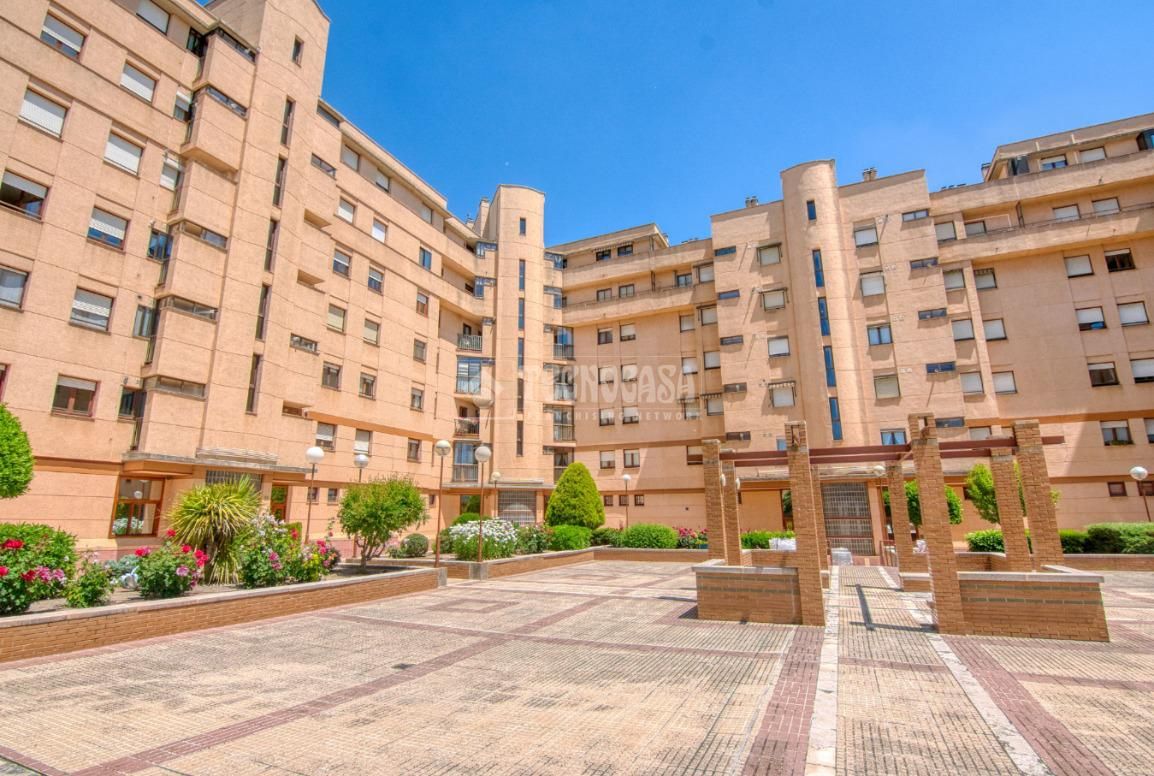 Exterior view of Flat for sale in Valladolid Capital  with Heating, Parquet flooring and Terrace