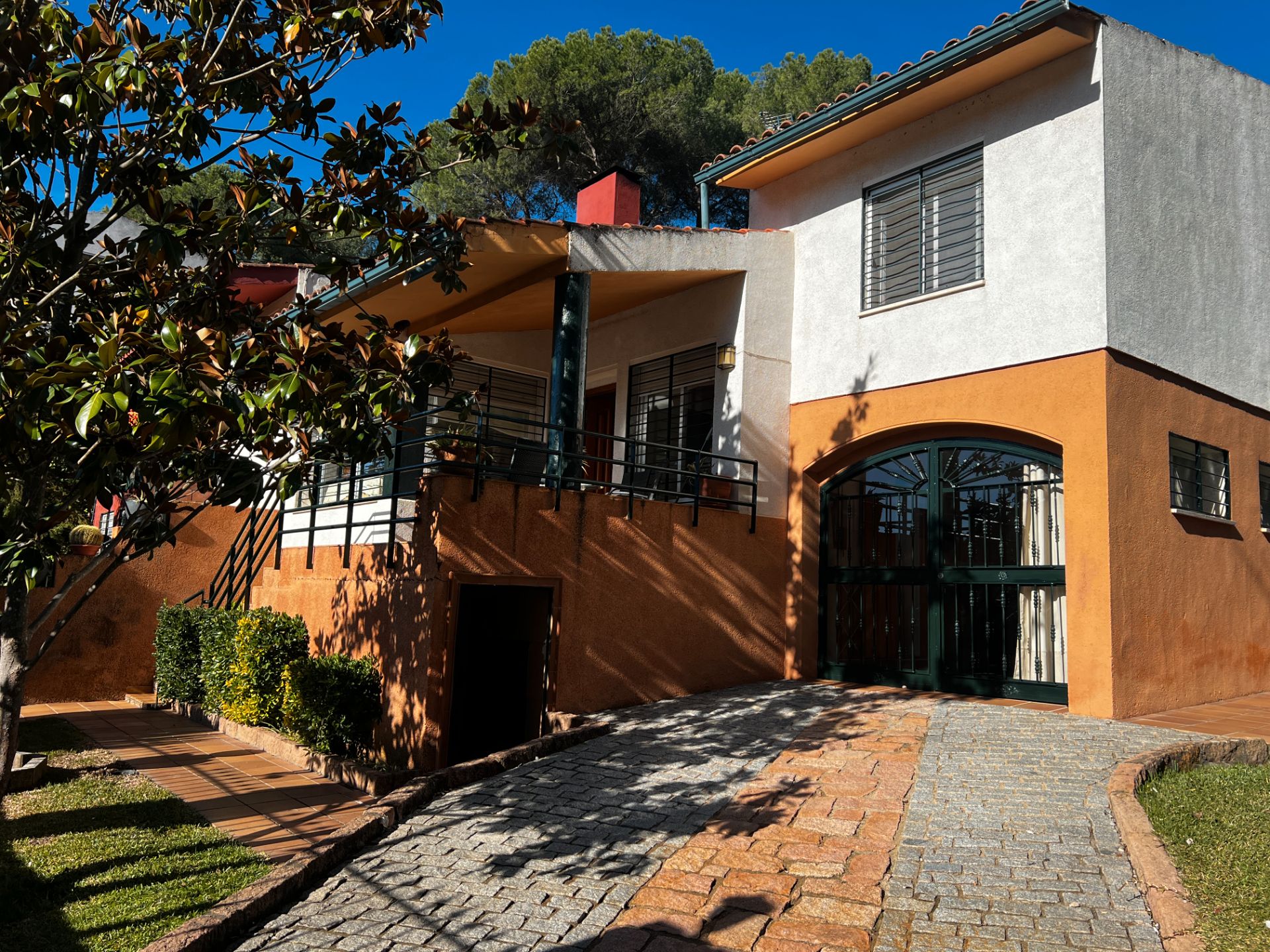 Exterior view of Single-family semi-detached for sale in  Córdoba Capital  with Air Conditioner, Heating and Private garden