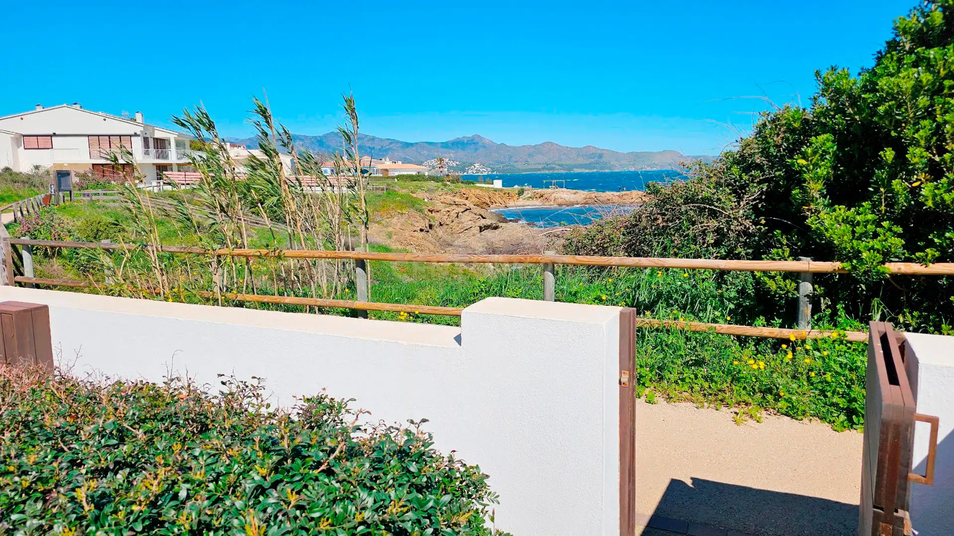 Vista exterior de Casa o chalet en venta en El Port de la Selva con Aire acondicionado, Calefacción y Jardín privado