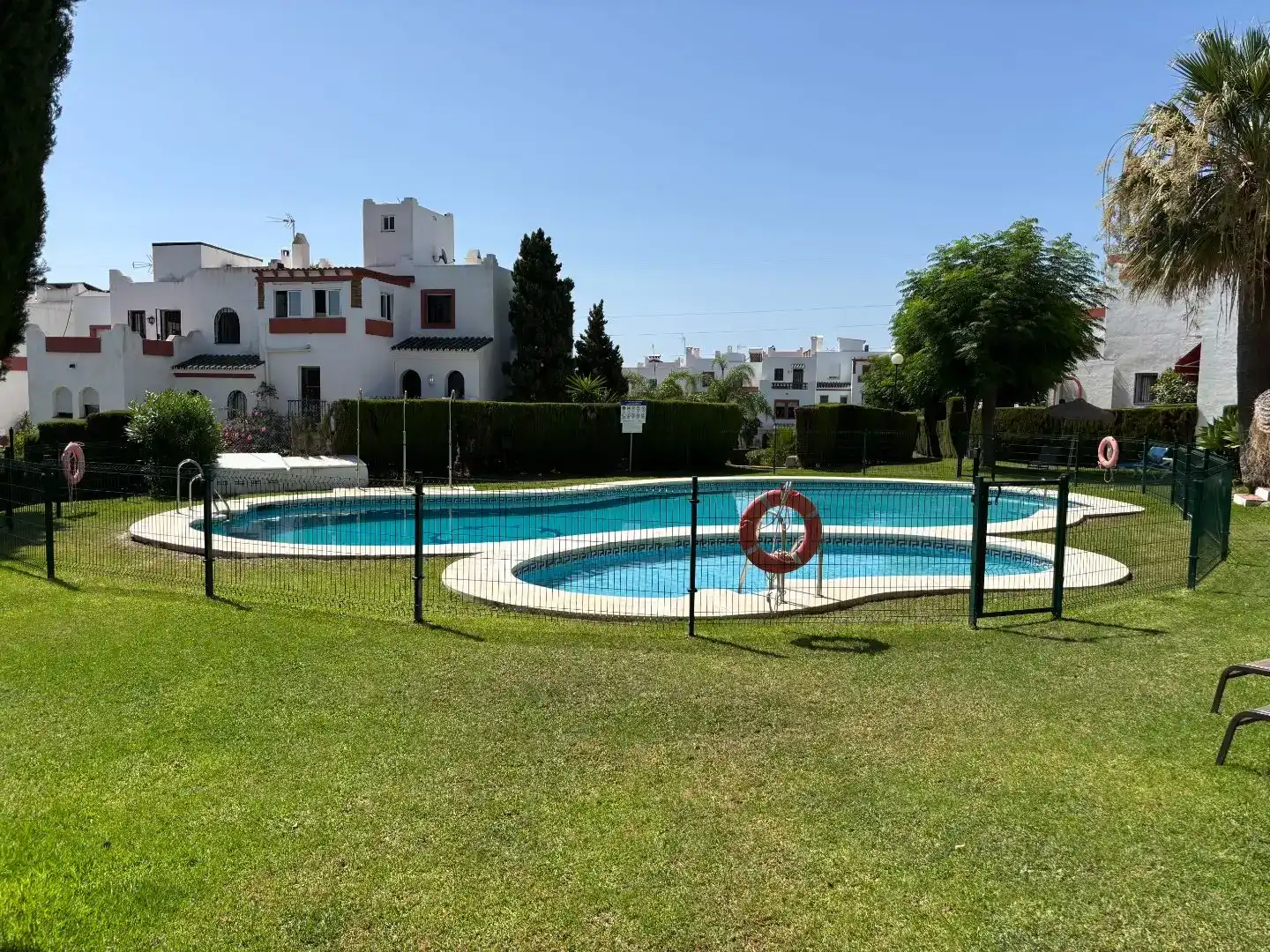 Jardí de Casa adosada en venda en Estepona amb Aire condicionat, Piscina i Balcó
