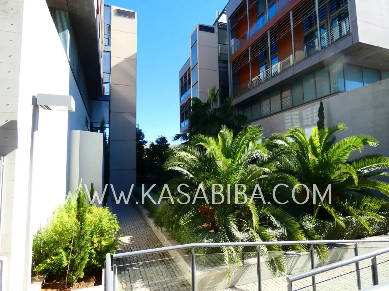 Exterior view of Garage for sale in Valencia  with Alarm