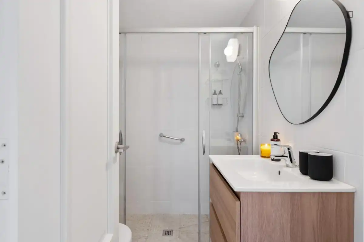 Baño de Apartamento para compartir en Barcelona con Aire acondicionado, Calefacción y Amueblado