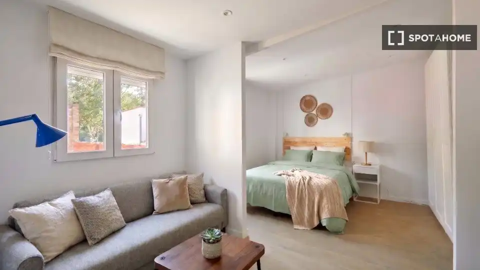 Dormitori de Apartament per a compartir en Barcelona amb Aire condicionat, Calefacció i Terrassa