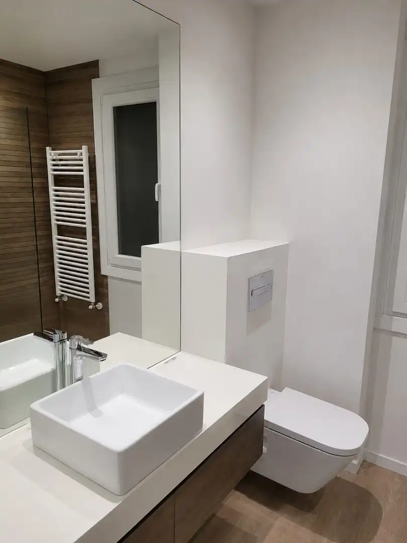 Baño de Piso de alquiler en Vigo  con Calefacción, Parquet y Horno