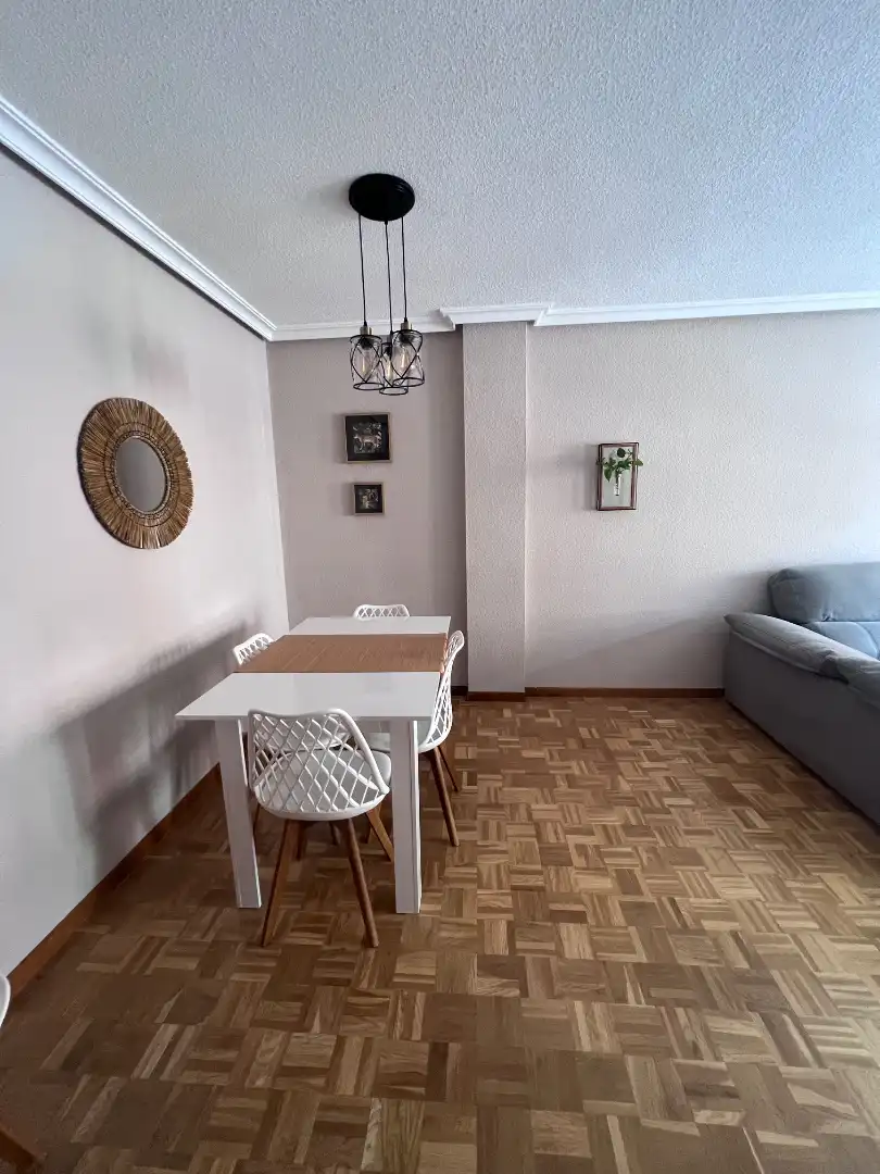 Comedor de Piso de alquiler en Siero con Calefacción, Jardín privado y Parquet