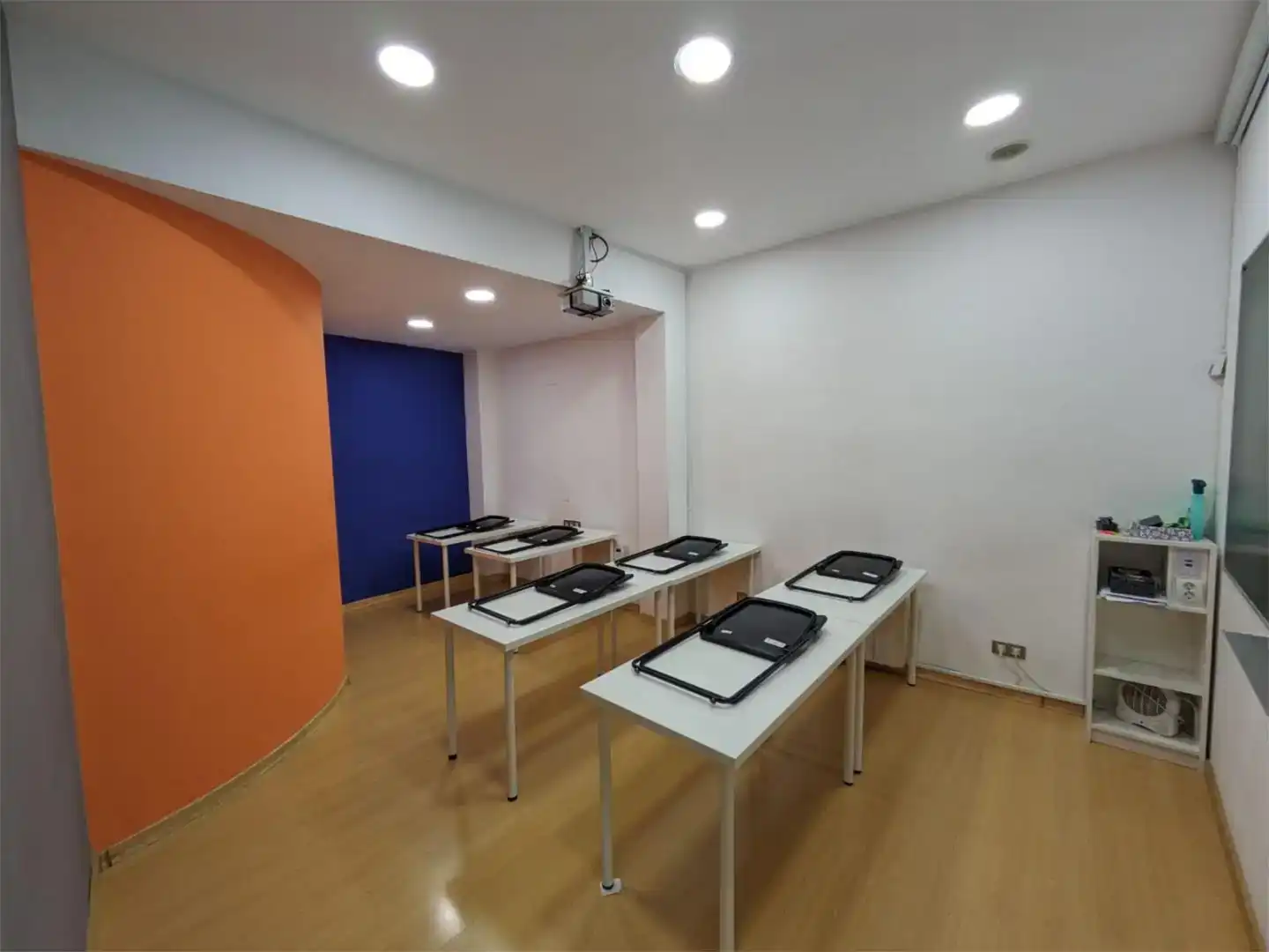 Local de alquiler en  Logroño con Parquet