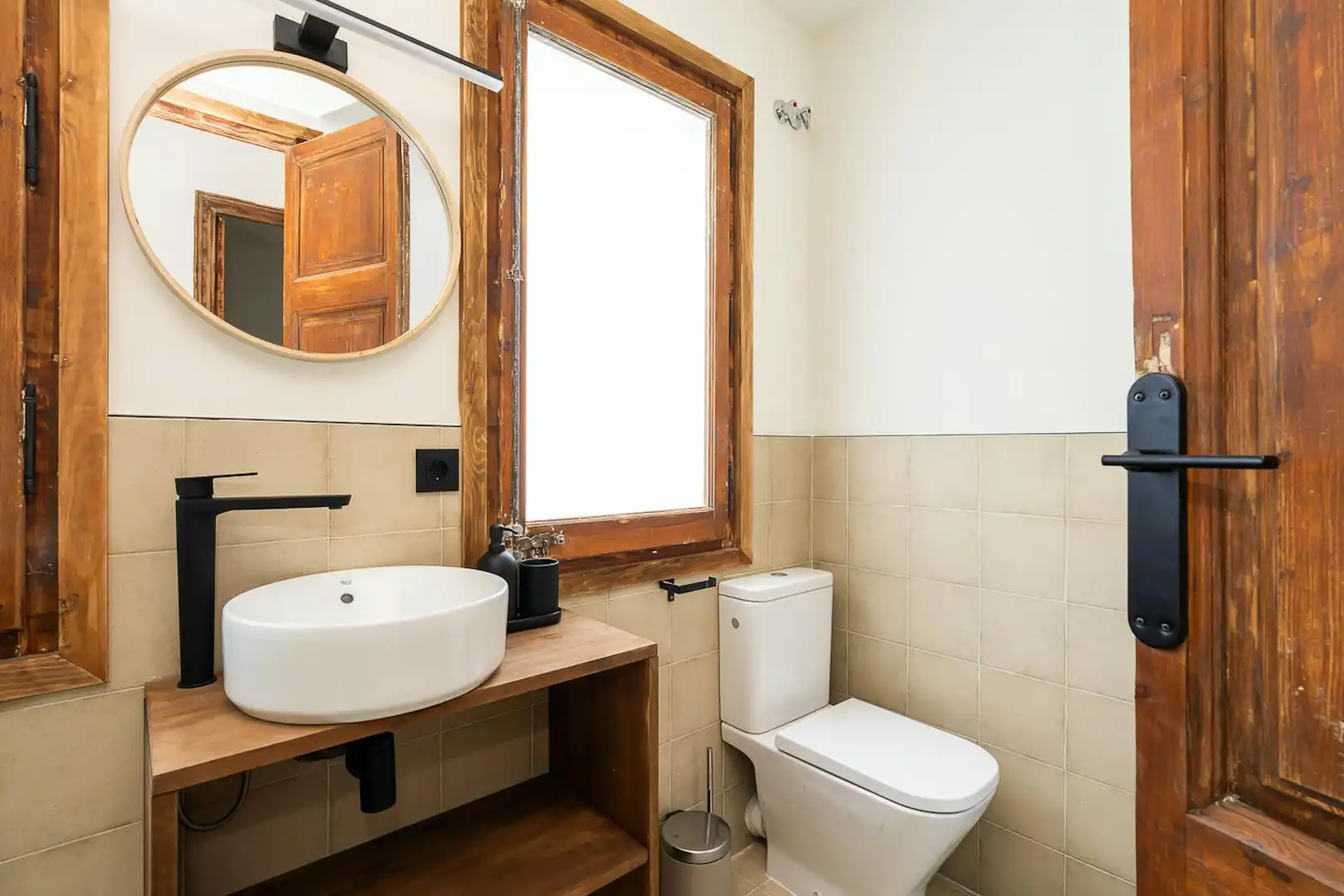Baño de Piso de alquiler en Barcelona con Aire acondicionado, Calefacción y Amueblado