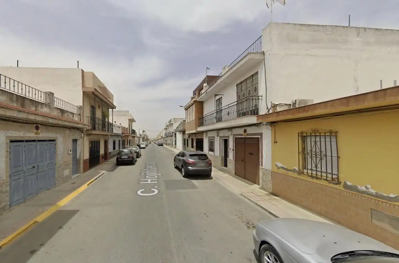 House for sale in Calle HOJIBLANCA