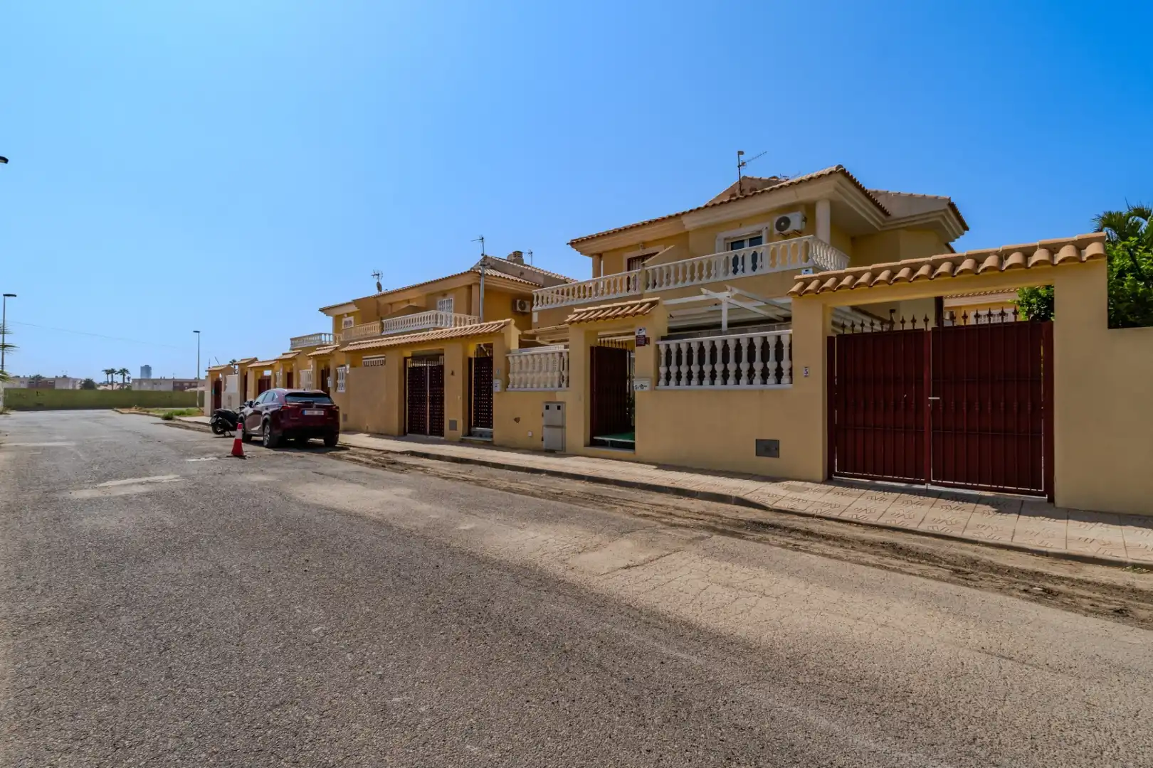 Vista exterior de Casa adosada en venda en Mazarrón amb Aire condicionat, Jardí privat i Terrassa