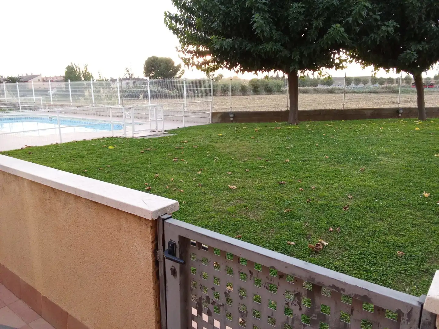 Schwimmbecken von Einfamilien-Reihenhaus zur Miete in Utebo mit Terrasse, Schwimmbad und Möbliert