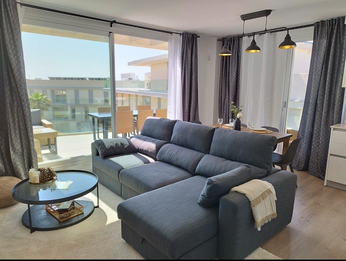 Sala d'estar de Pis de lloguer en Estepona amb Aire condicionat, Calefacció i Jardí privat