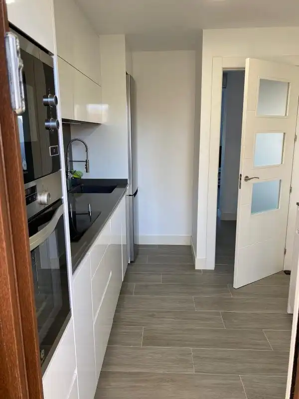 Cocina de Dúplex en venta en La Manga del Mar Menor con Aire acondicionado, Calefacción y Jardín privado