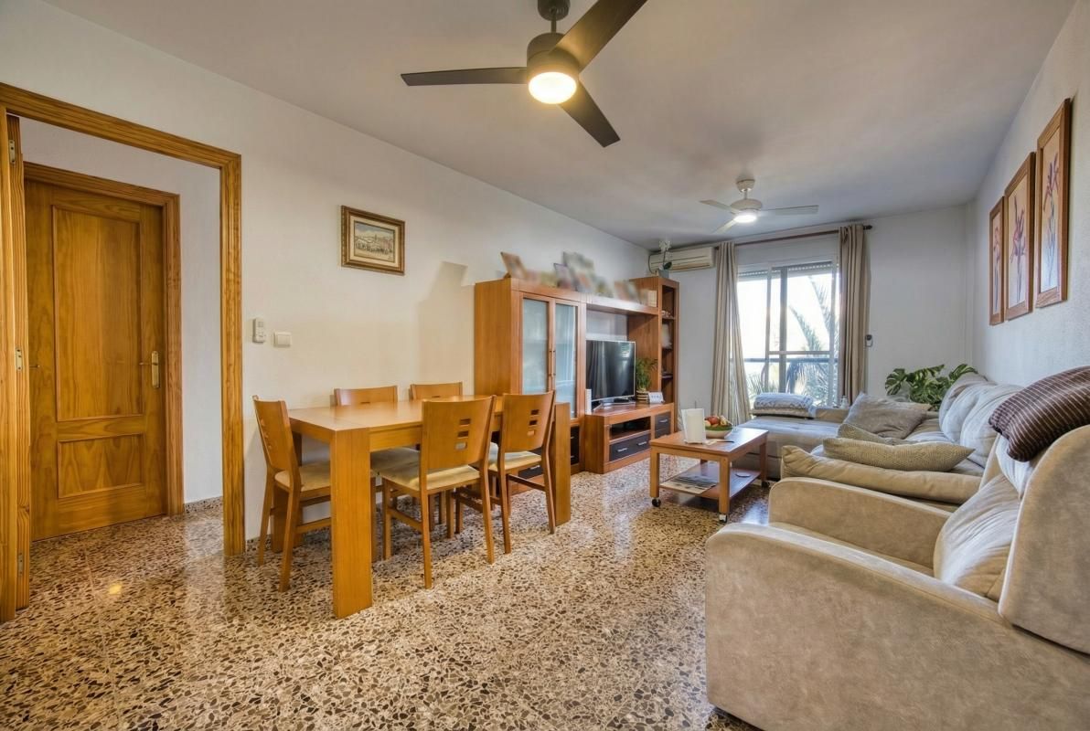 Sala d'estar de Pis en venda en San Vicente del Raspeig / Sant Vicent del Raspeig amb Aire condicionat, Calefacció i Moblat