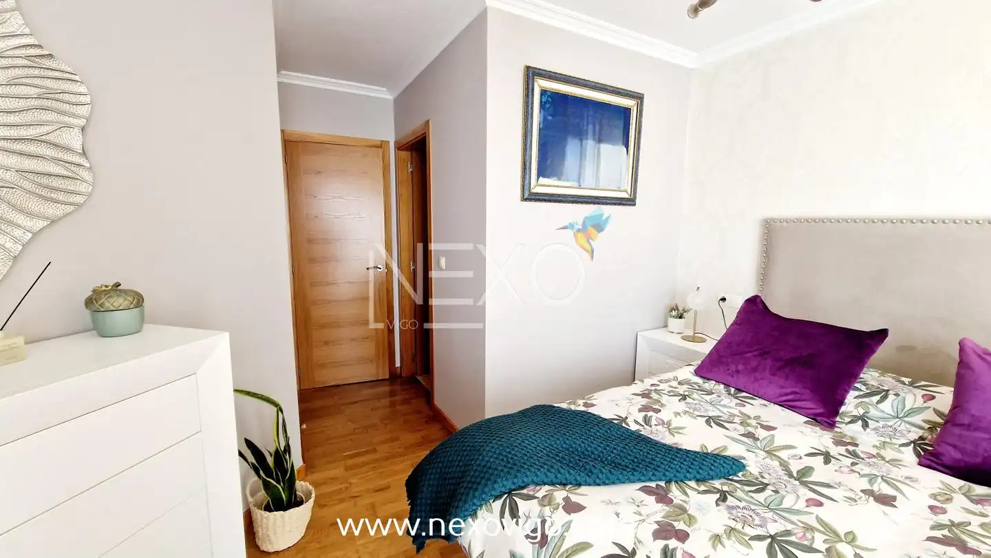 Habitación de Casa adosada en venta en Cangas  con Calefacción, Trastero y Amueblado