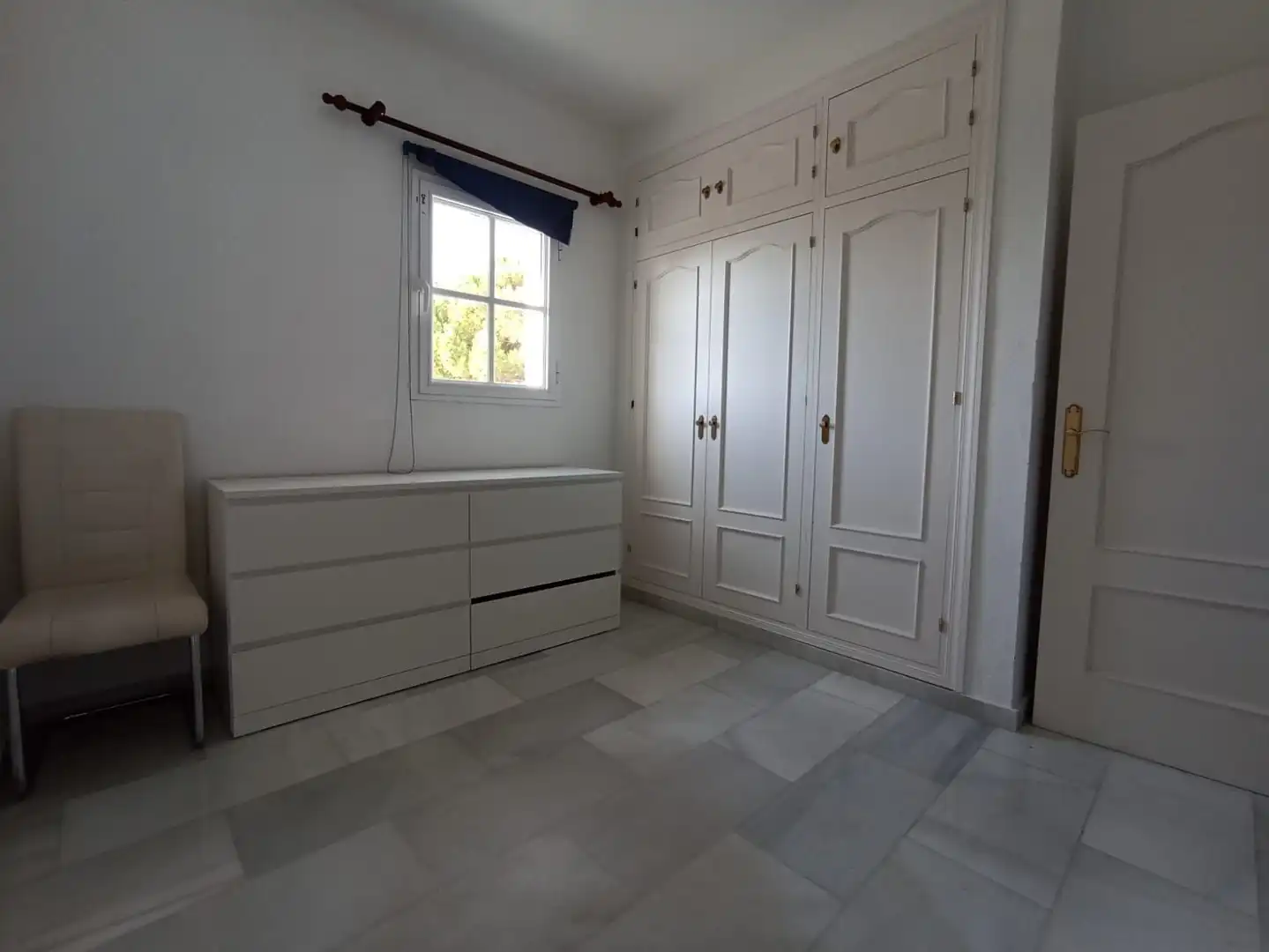 Habitación de Casa o chalet en venta en Estepona con Calefacción, Terraza y Trastero