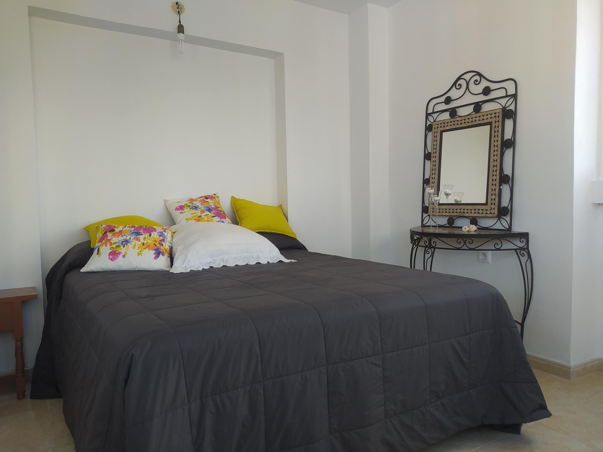 Bedroom of Flat for sale in Benidorm  with Swimming Pool, Furnished and Community pool