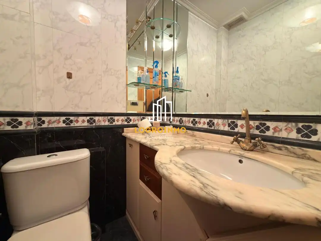 Bathroom of Detached homes for sale in  Logroño  with Heating, Private garden and Terrace