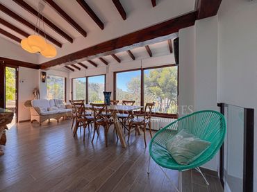 Chalet con piscina en venta en Vía Pista