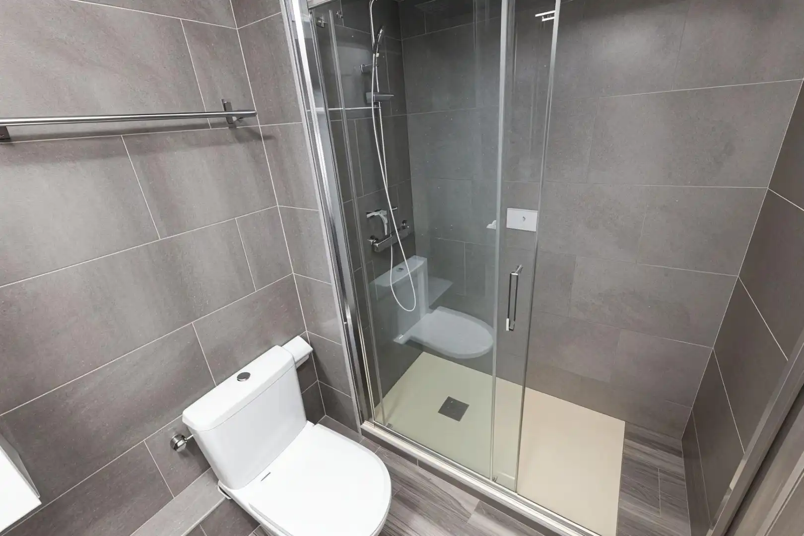 Bathroom of Flat for sale in  Palma de Mallorca  with Air Conditioner, Parquet flooring and Oven