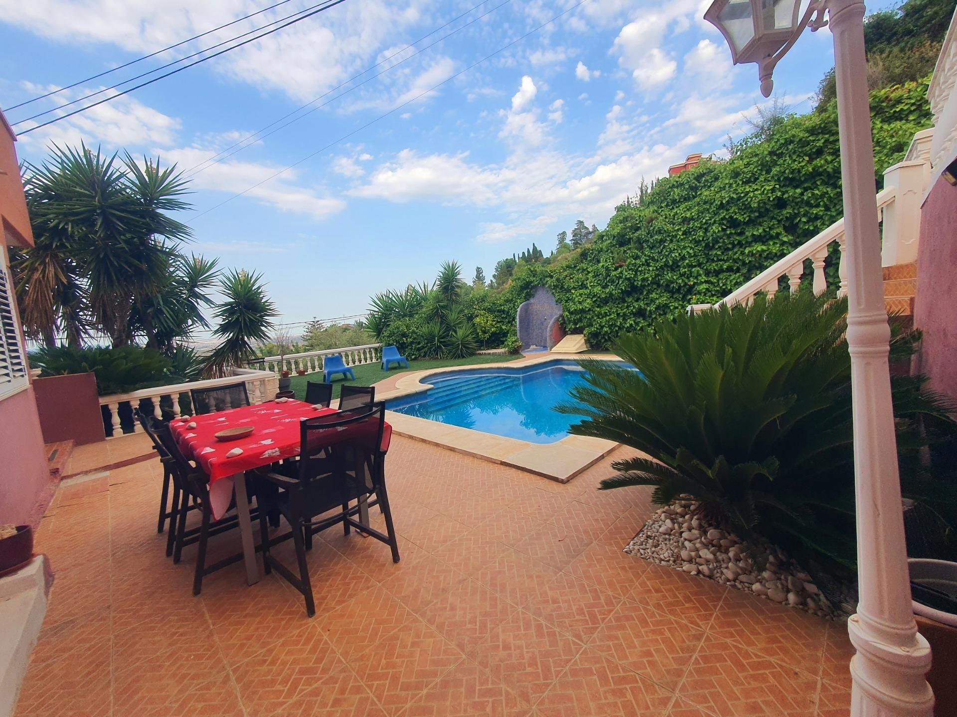 Garden of Single-family semi-detached for sale in Chiva  with Air Conditioner, Terrace and Swimming Pool
