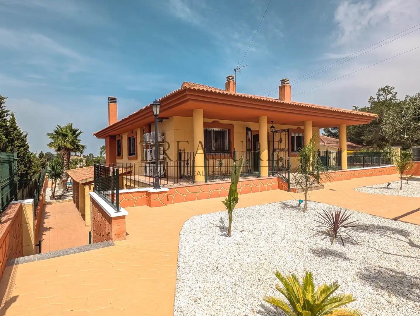 Vista exterior de Casa o chalet en venta en Molina de Segura con Trastero, Piscina y Amueblado