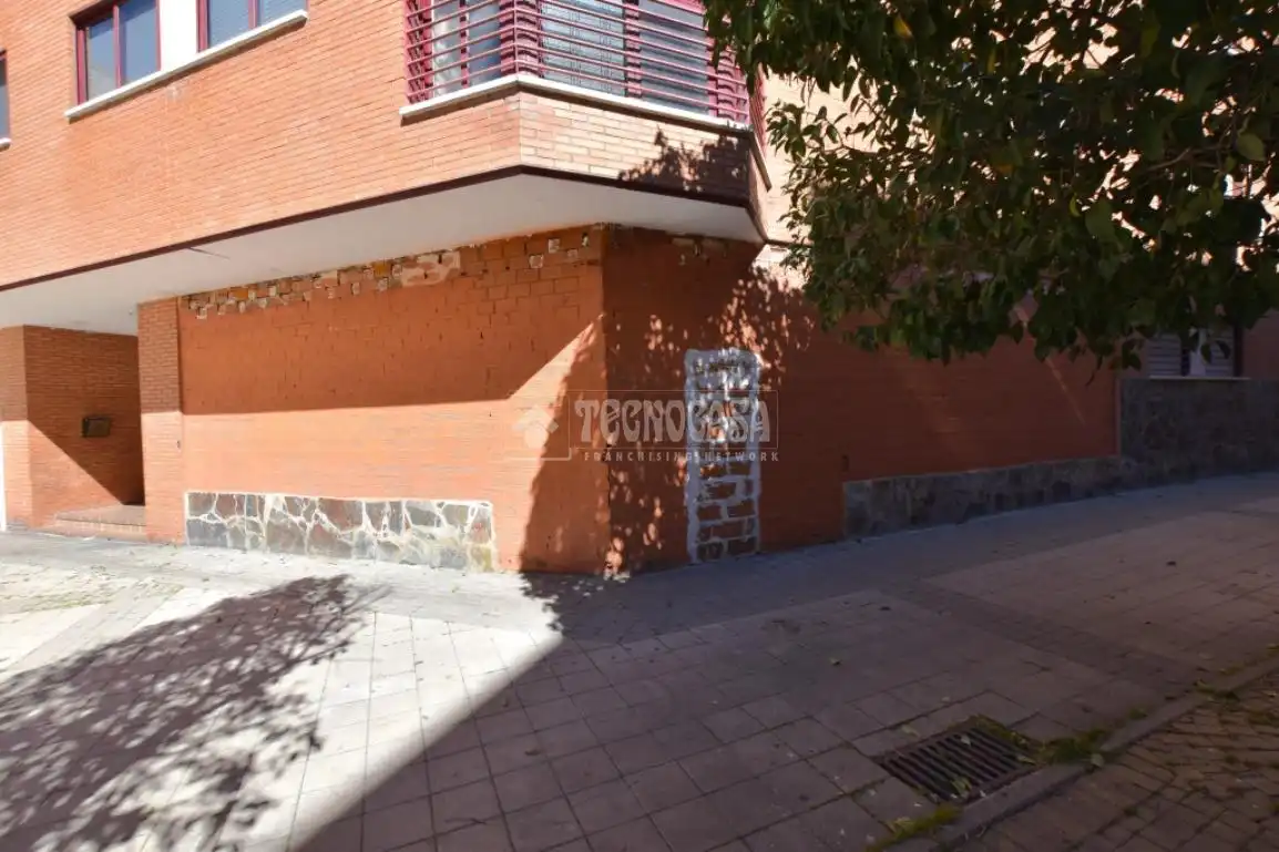 Vista exterior de Local en venda en Getafe amb Calefacció