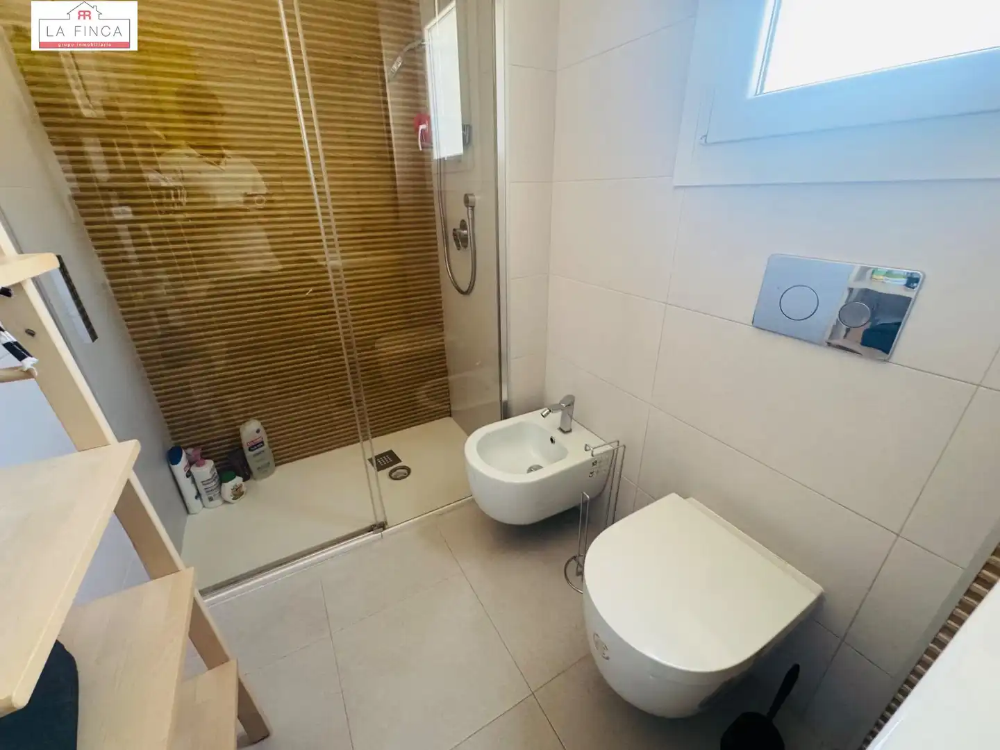 Bany de Planta baixa en venda en Málaga amb Aire condicionat, Jardí privat i Terrassa