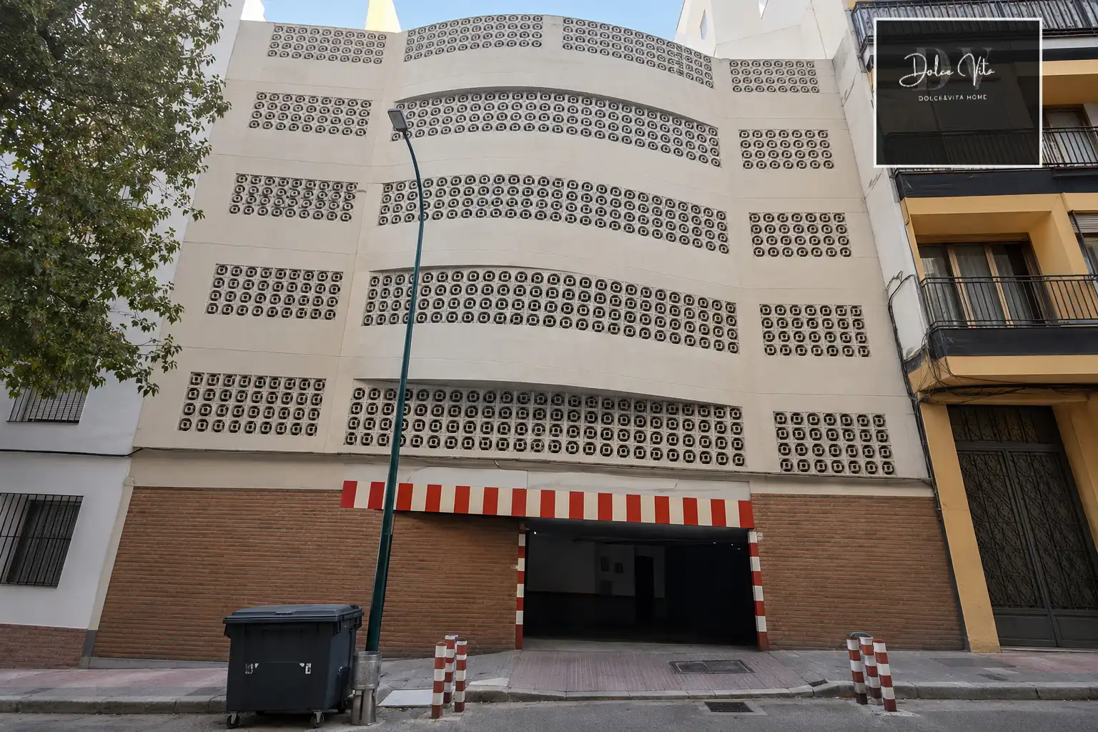 Aparcament amb ascensor en venda a Calle la Regente