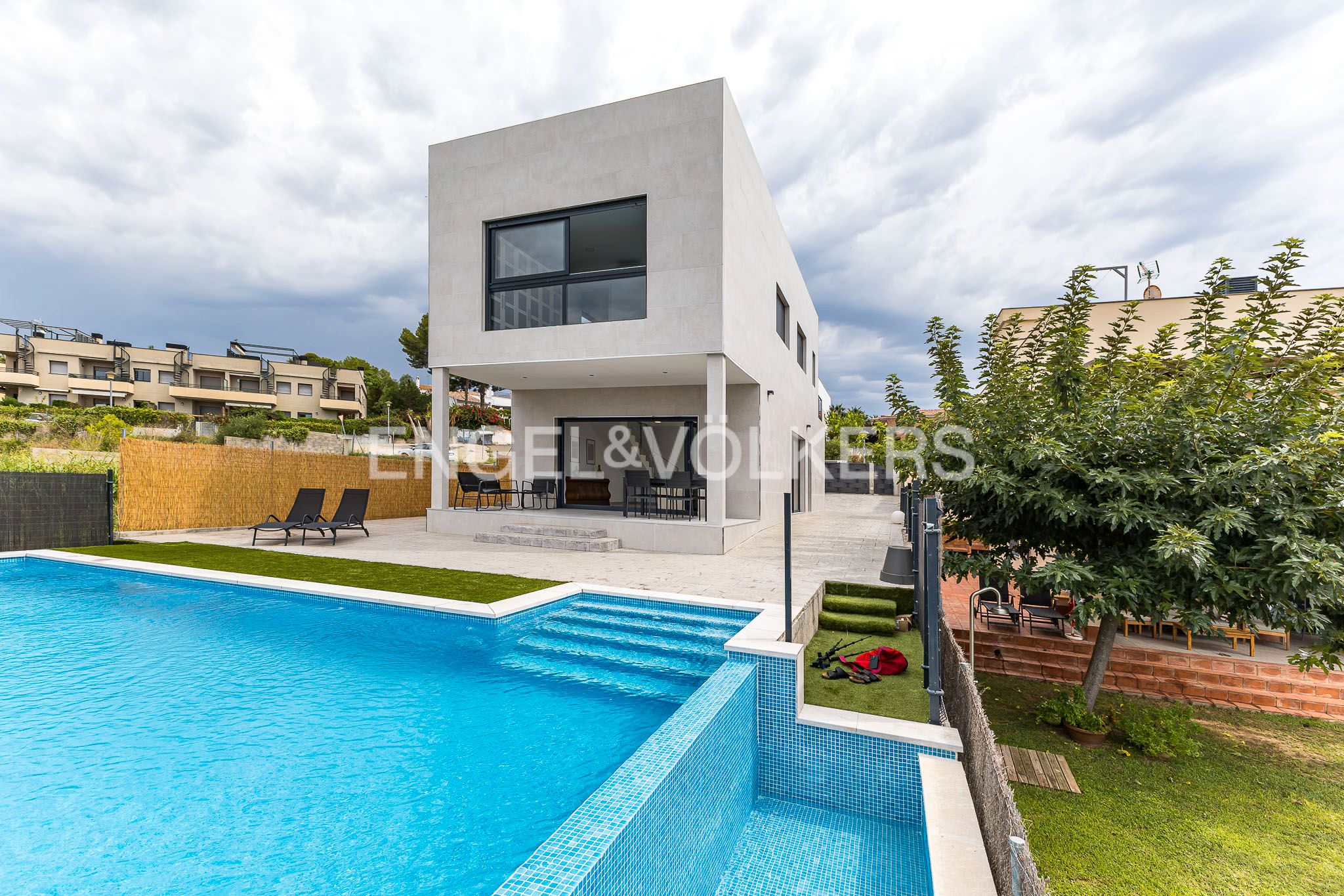 Vista exterior de Casa o xalet de lloguer en El Vendrell amb Aire condicionat, Calefacció i Jardí privat