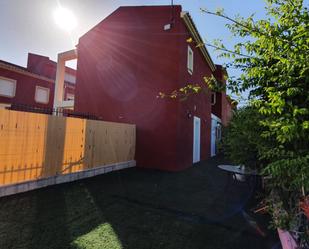 Vista exterior de Casa adosada de lloguer en Palmera amb Calefacció, Jardí privat i Terrassa