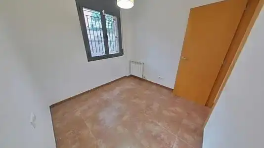 Dormitori de Pis en venda en Santa Perpètua de Mogoda amb Calefacció, Terrassa i Alarma
